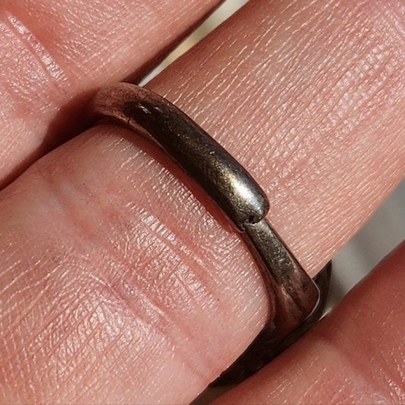 Strawberry Quartz Poison Ring. Vintage Style Adjustable Oil Ring. - Picture 6 of 7